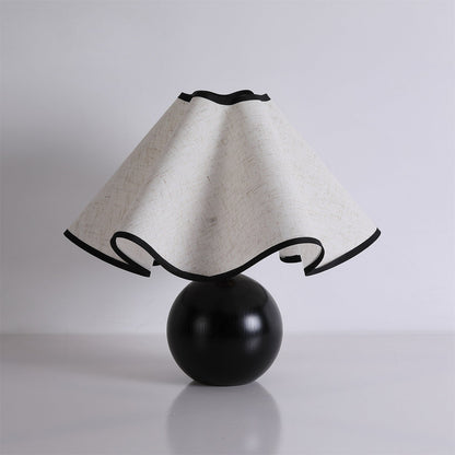 Lina – Alte Holz-Tischlampe im Retro-Stil