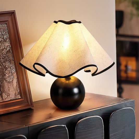 Enid – Alte Tischlampe im Retro-Holzstil