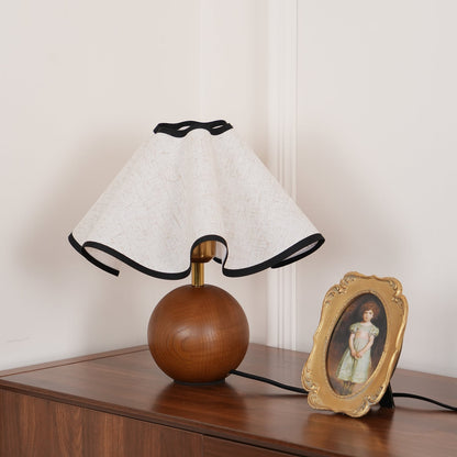 Lina – Alte Holz-Tischlampe im Retro-Stil