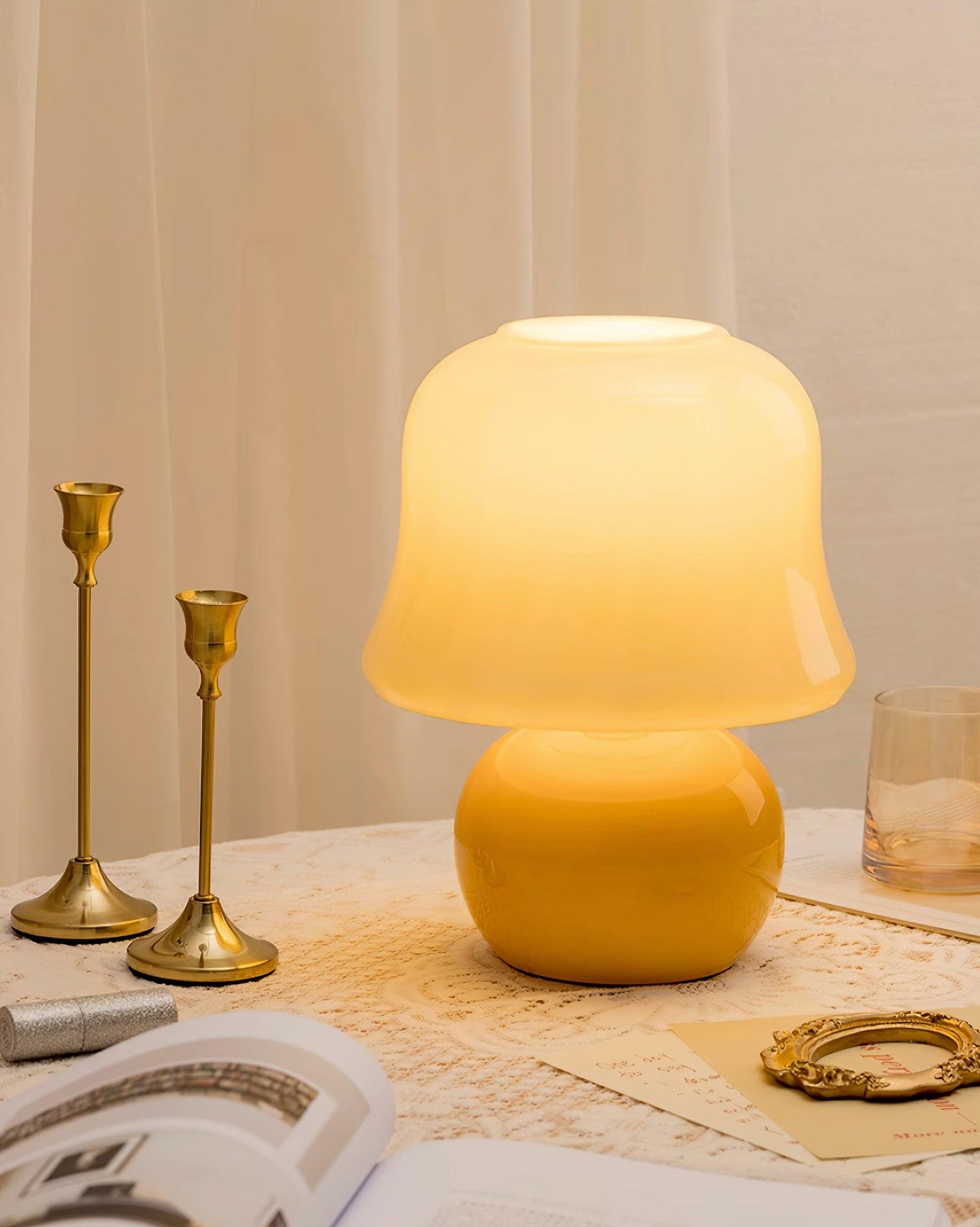 Zara – Pilzförmige Tischlampe aus glänzendem Glas