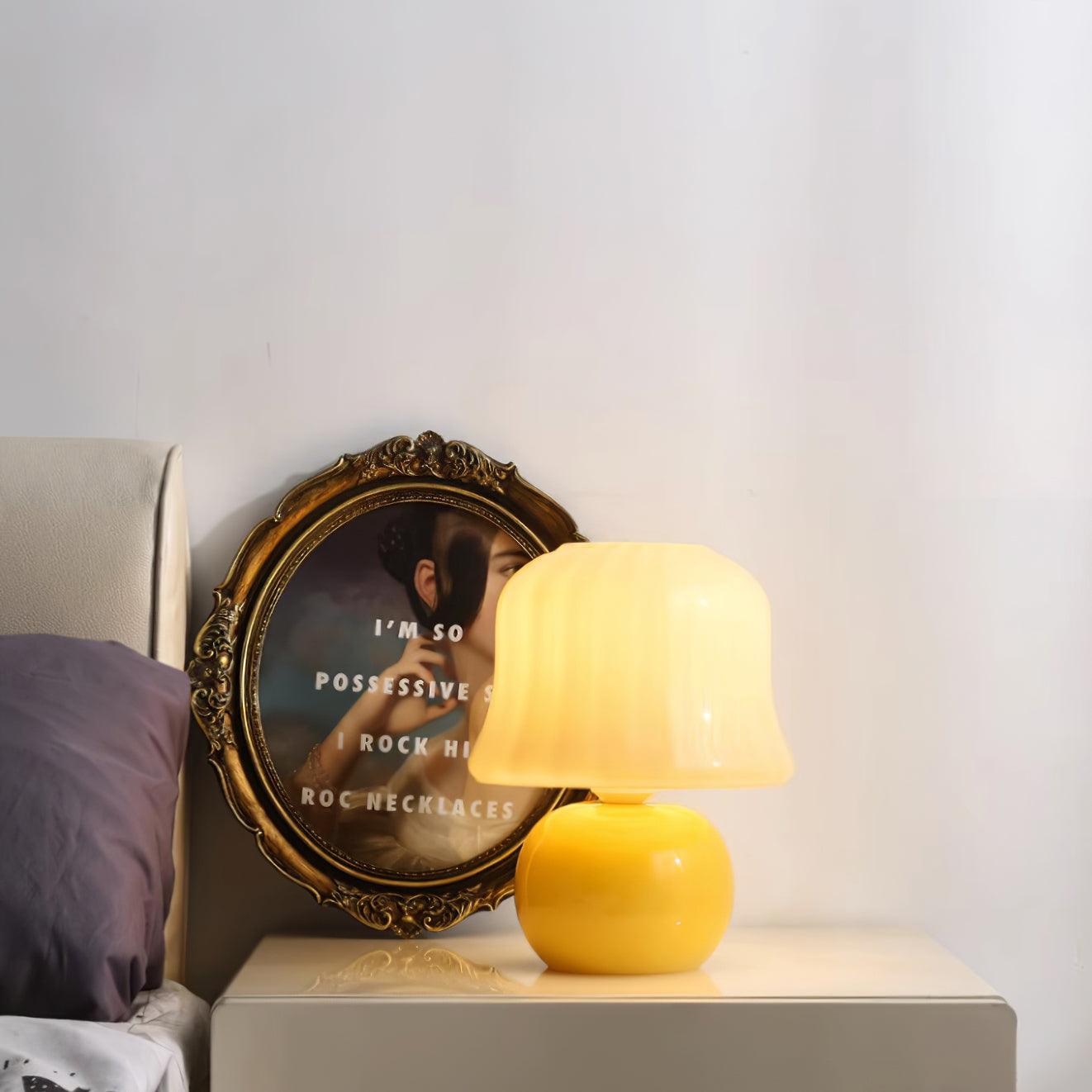Zara – Pilzförmige Tischlampe aus glänzendem Glas
