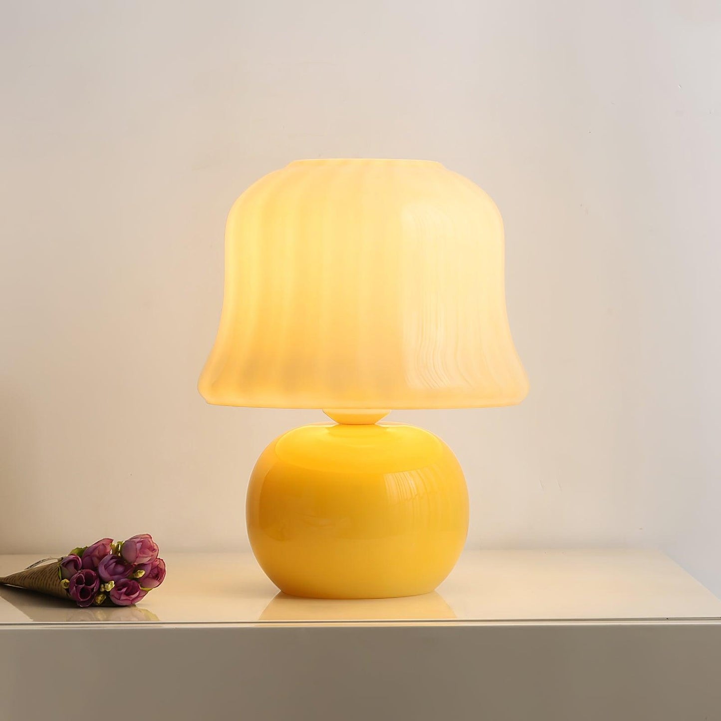 Zara – Pilzförmige Tischlampe aus glänzendem Glas