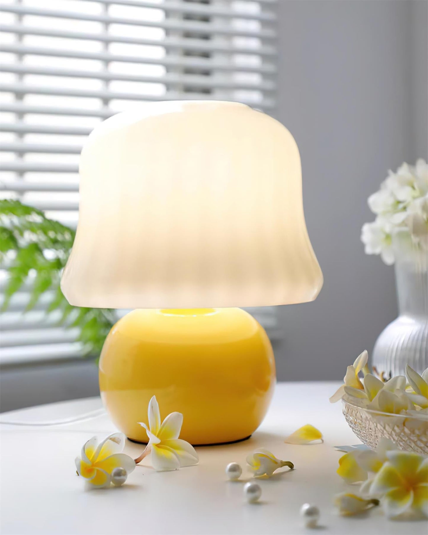 Zara – Pilzförmige Tischlampe aus glänzendem Glas
