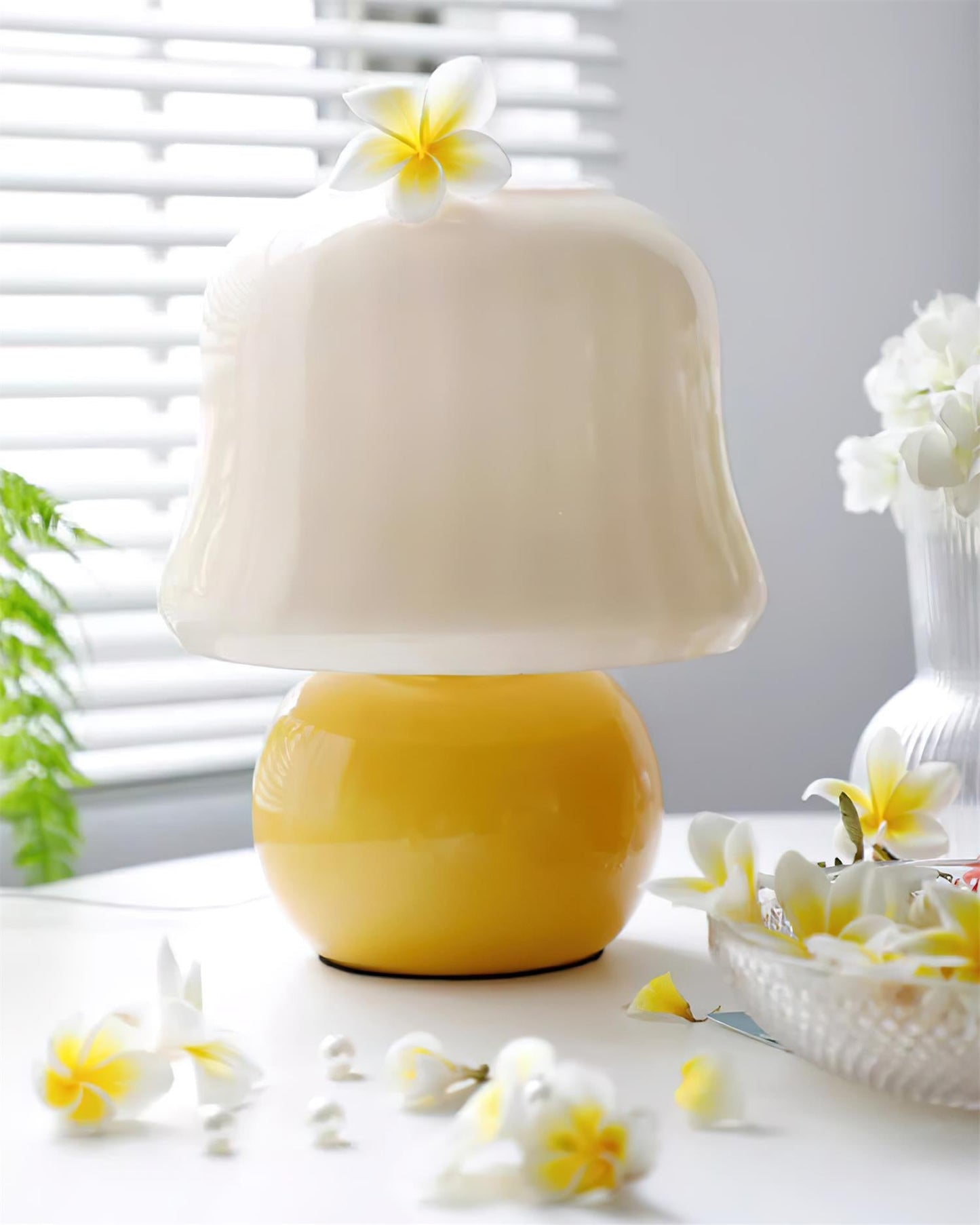 Zara – Pilzförmige Tischlampe aus glänzendem Glas