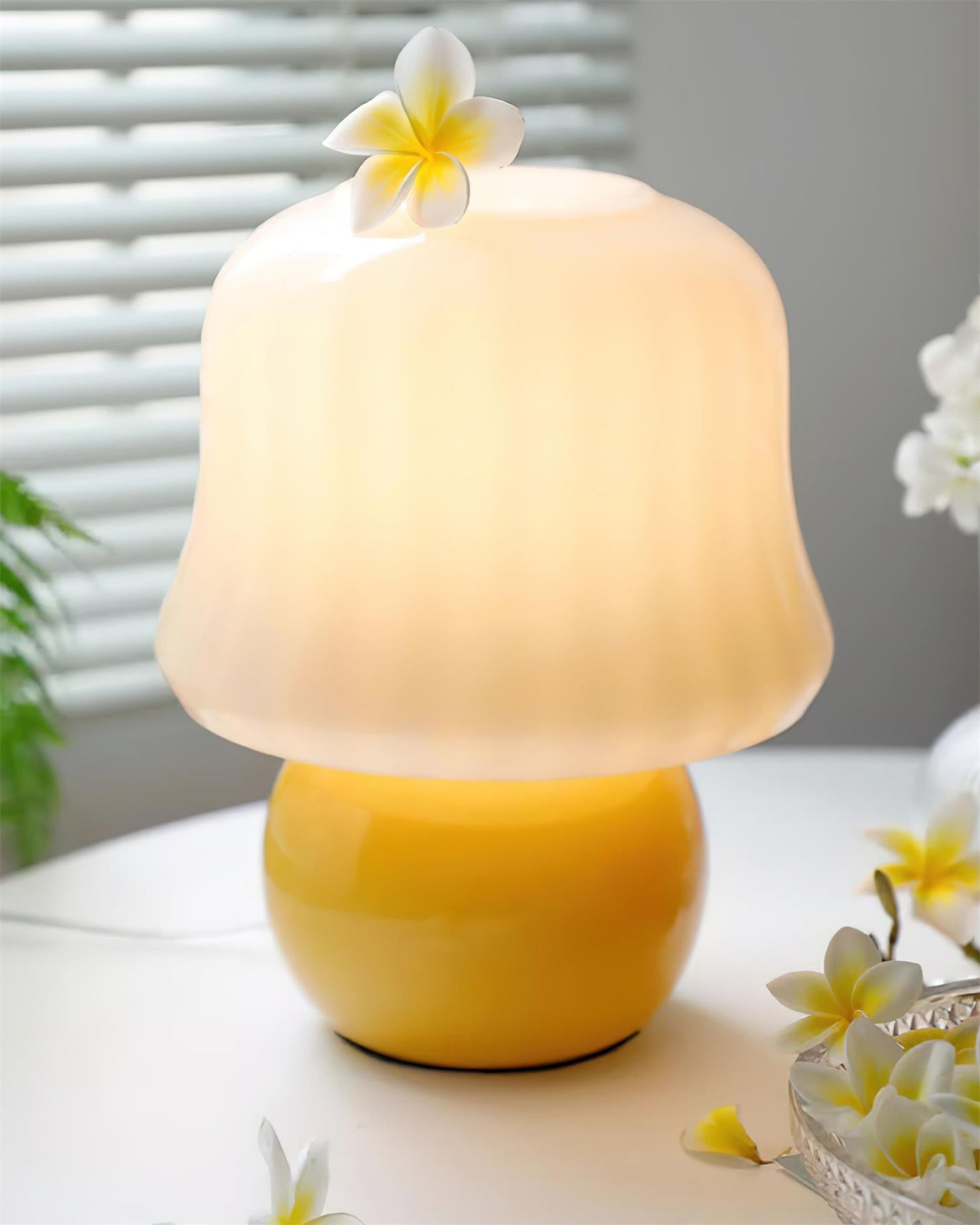 Zara – Pilzförmige Tischlampe aus glänzendem Glas