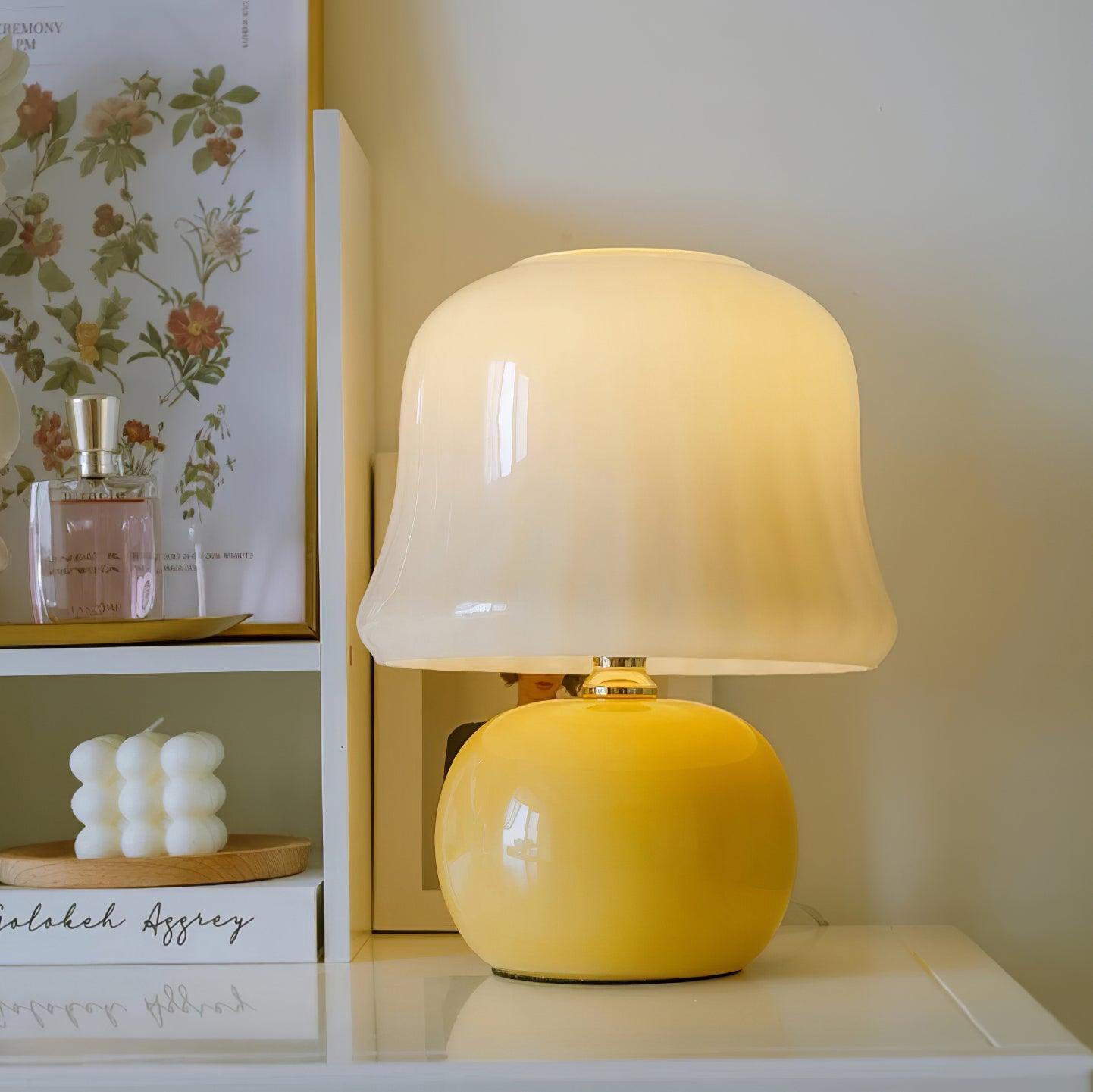 Zara – Pilzförmige Tischlampe aus glänzendem Glas