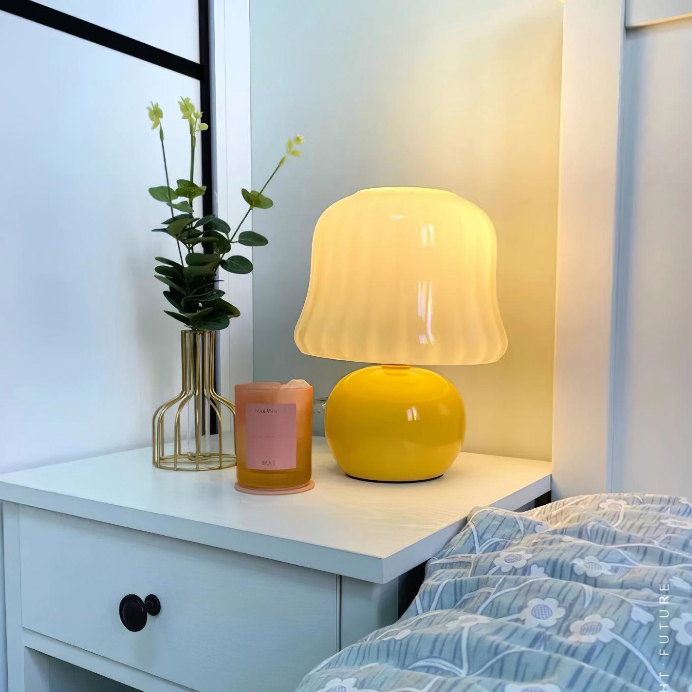 Zara – Pilzförmige Tischlampe aus glänzendem Glas