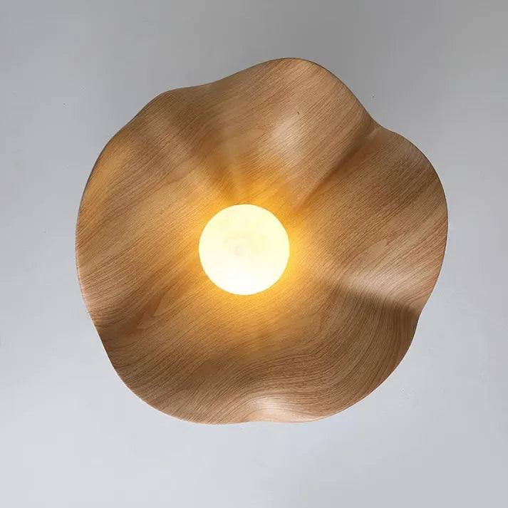 Liana – Deckenlampe aus Holz und Harz: Nordische Eleganz in Lotusform