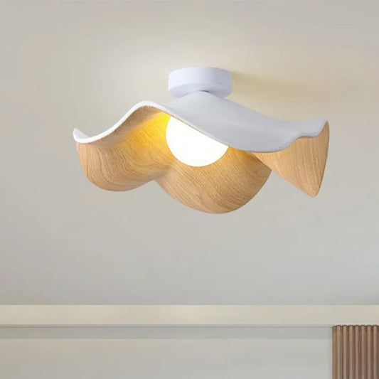 Liana – Deckenlampe aus Holz und Harz: Nordische Eleganz in Lotusform