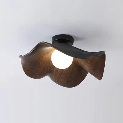 Liana – Deckenlampe aus Holz und Harz: Nordische Eleganz in Lotusform
