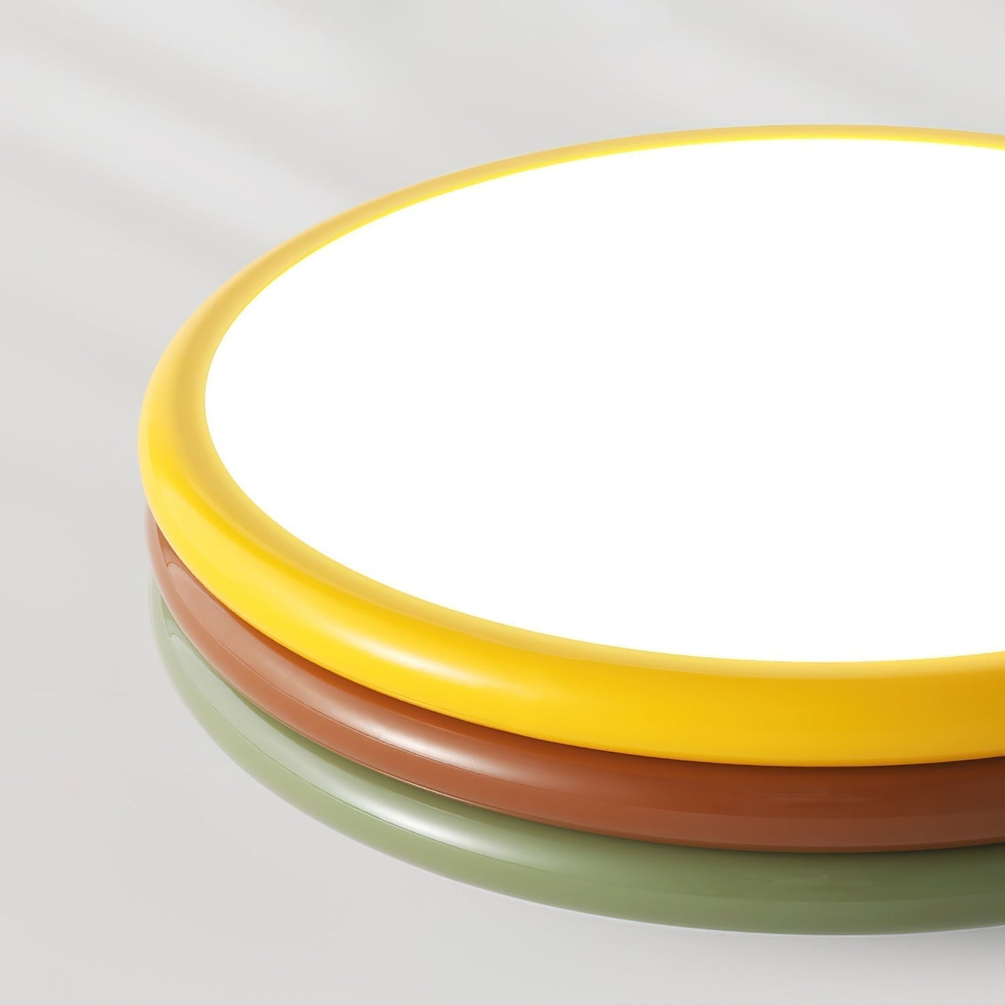 Akira – Farbige Deckenleuchte im skandinavischen Design