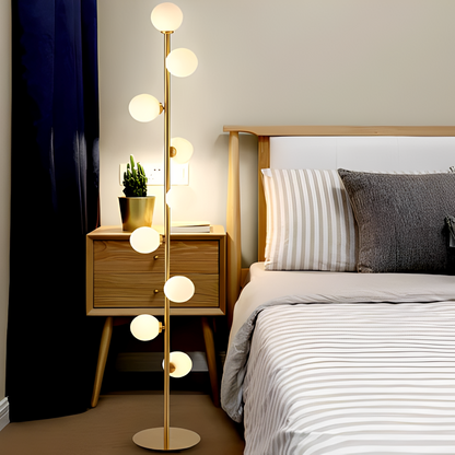 Selvina – Zeitgenössische Stehlampe im Minimalstil