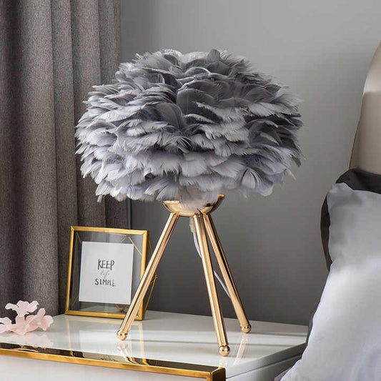 FeatherGlow – Stilvolle Federlampe für sanfte Akzente