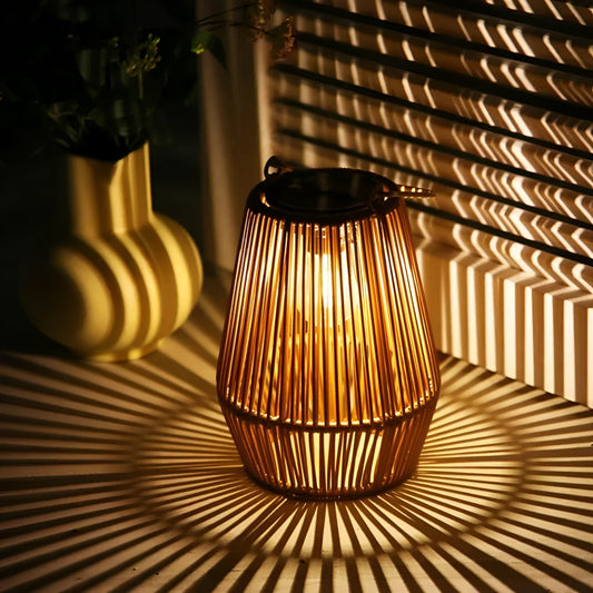 SolarWeave Laterne – Rattan-Bambus Optik