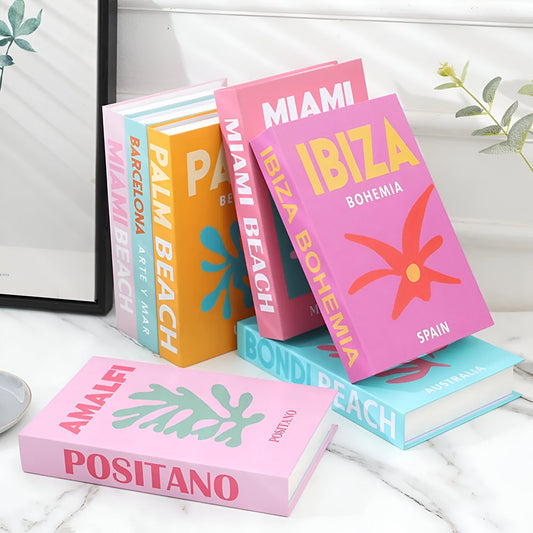 Izzy – Dekorative Bücher im einfachen Stil