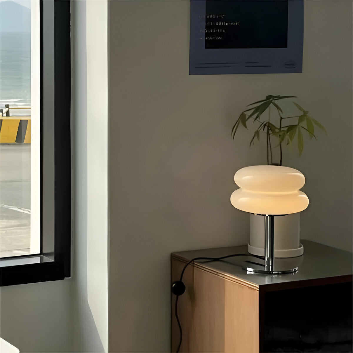 VivaGlass Tischlampe – Stilvolle Farbglanz-Leuchte für moderne Räume