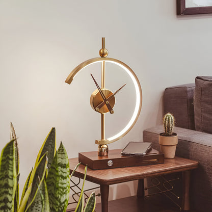 TimeLux – Geometrische LED-Tischuhr mit Wireless-Charging in Gold