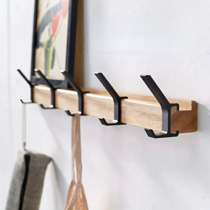 HookForm – Wandgarderobe aus Holz mit eleganten Aluminiumhaken
