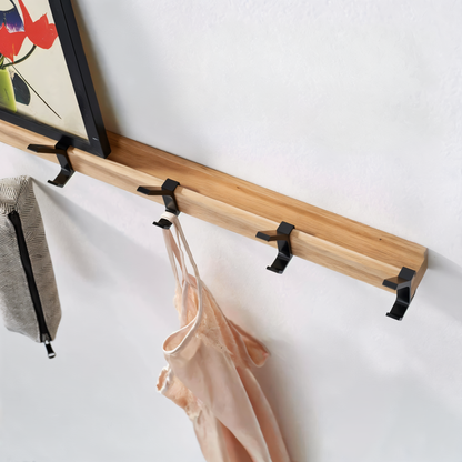 HookForm – Wandgarderobe aus Holz mit eleganten Aluminiumhaken