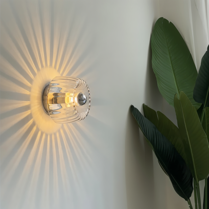 BauRib Glasleuchte – Gerippte Wandlampe im Bauhaus-Chic