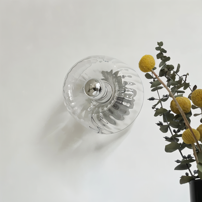 BauRib Glasleuchte – Gerippte Wandlampe im Bauhaus-Chic