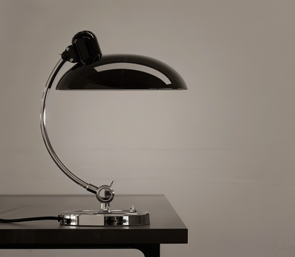 Minimalistische Tischlampe Im Retro-Stil