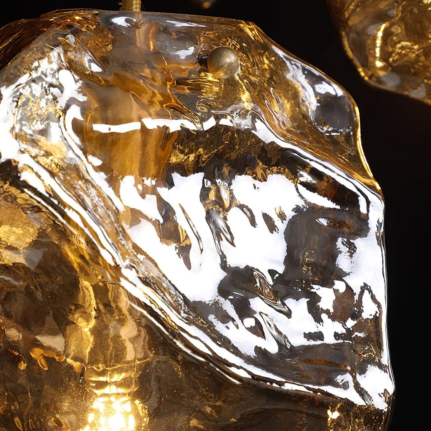 Aria – Hängeleuchte aus Eisglas und Messing
