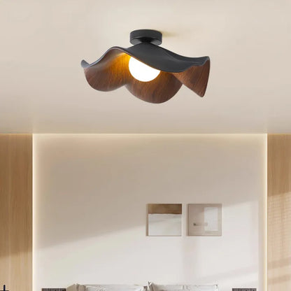 Liana – Deckenlampe aus Holz und Harz: Nordische Eleganz in Lotusform