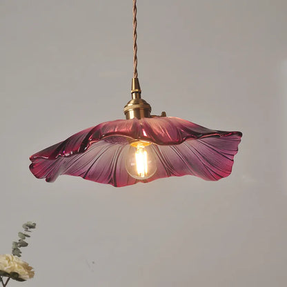 Kronleuchter aus Kunstglas im floralen Stil