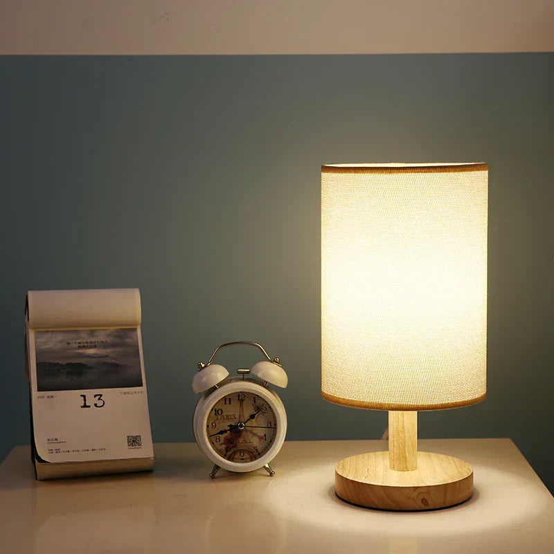 Lunora – Nachtlampe aus massivem Holz