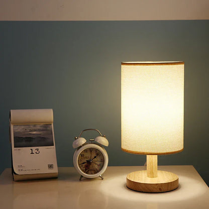 Lunora – Nachtlampe aus massivem Holz