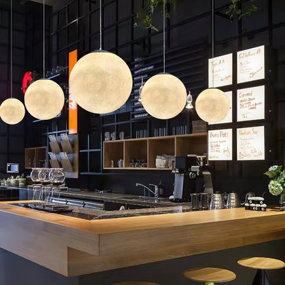 MondMagie – Hängeleuchte im schimmernden Vollmond-Design