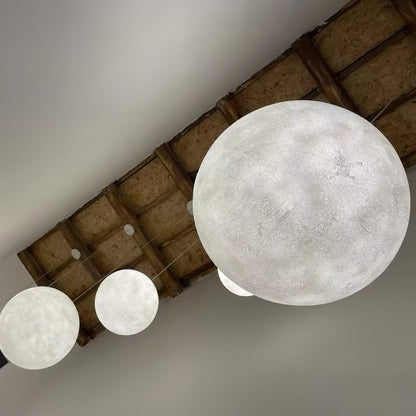 MondMagie – Hängeleuchte im schimmernden Vollmond-Design