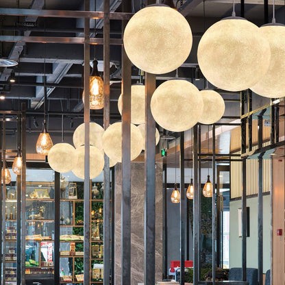 MondMagie – Hängeleuchte im schimmernden Vollmond-Design