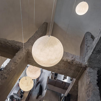 MondMagie – Hängeleuchte im schimmernden Vollmond-Design