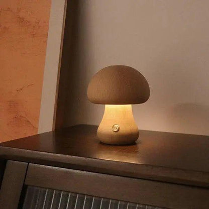 Skurrile Pilzlampe aus Holz