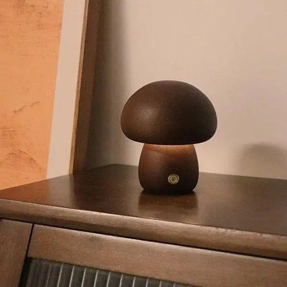Skurrile Pilzlampe aus Holz