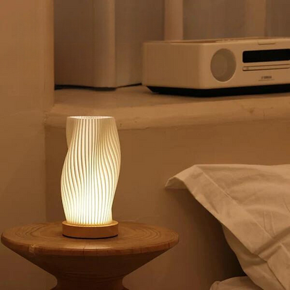 Nerea – Zeitgemäße Wavecrest Tischlampe