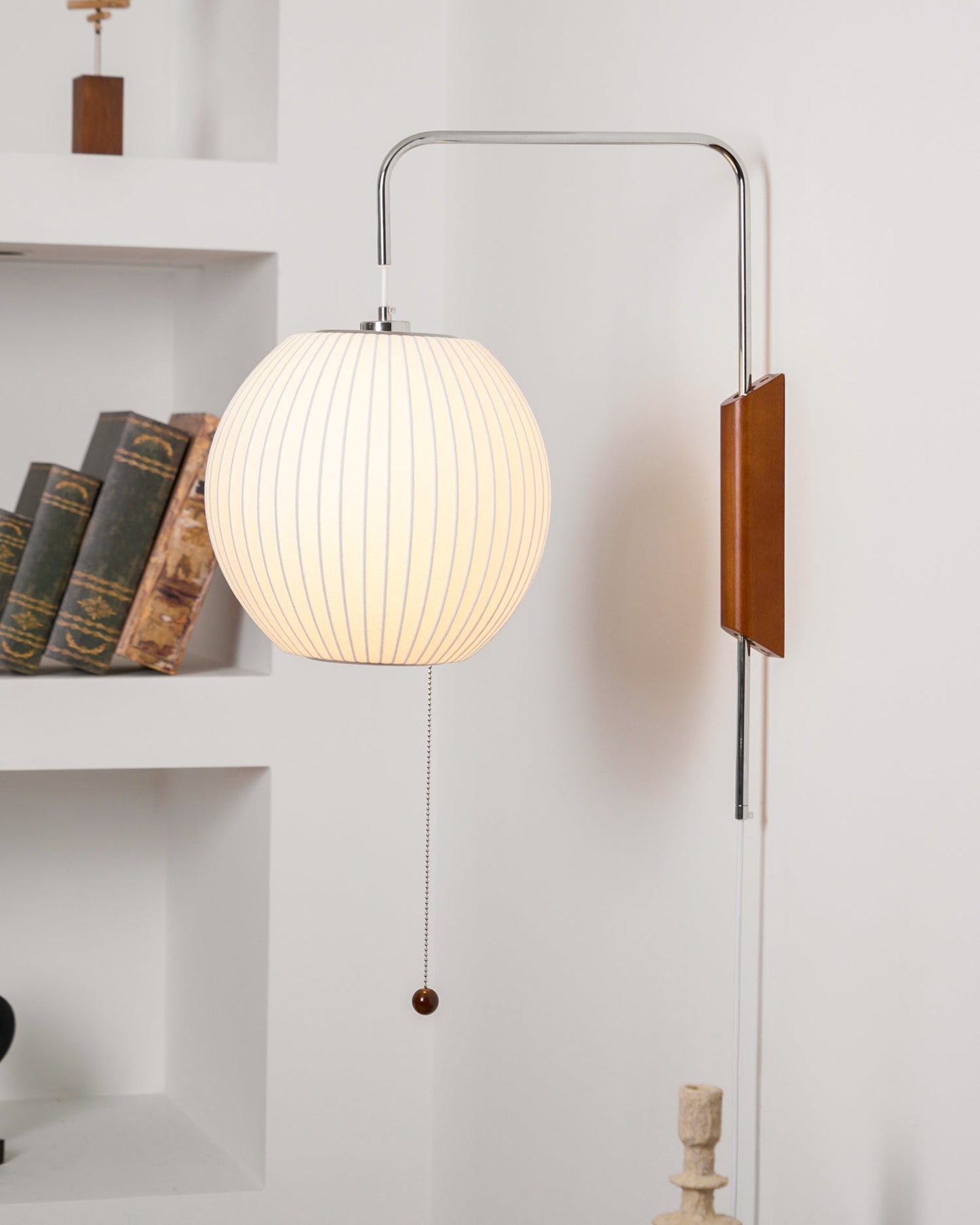 Isolde – Kreative Wandlampe in Seidenoptik