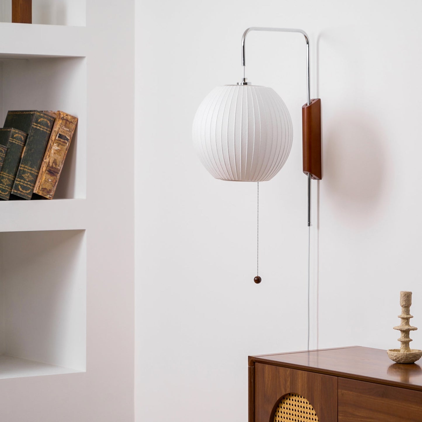 Isolde – Kreative Wandlampe in Seidenoptik
