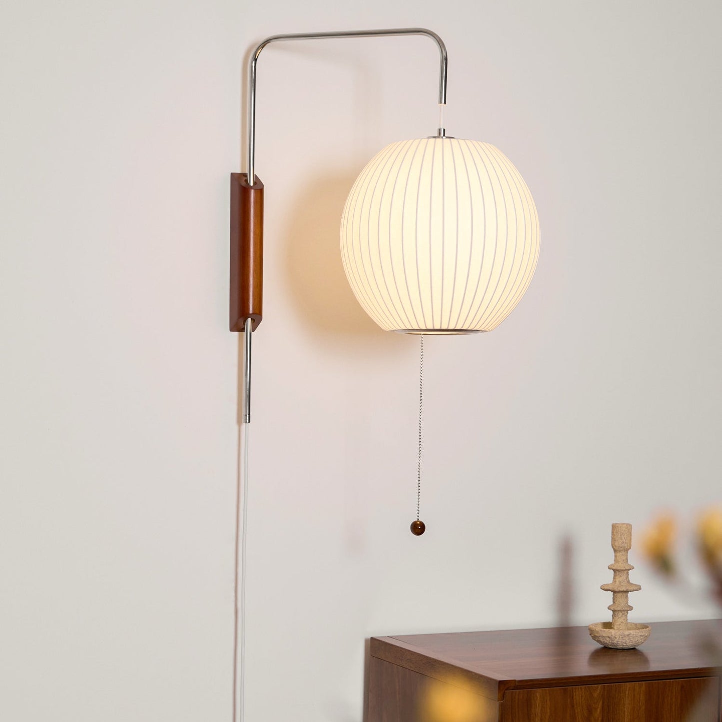 Isolde – Kreative Wandlampe in Seidenoptik