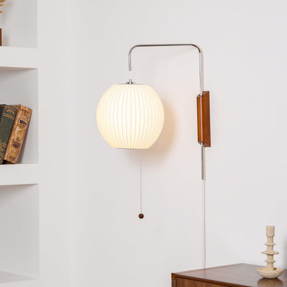Isolde – Kreative Wandlampe in Seidenoptik