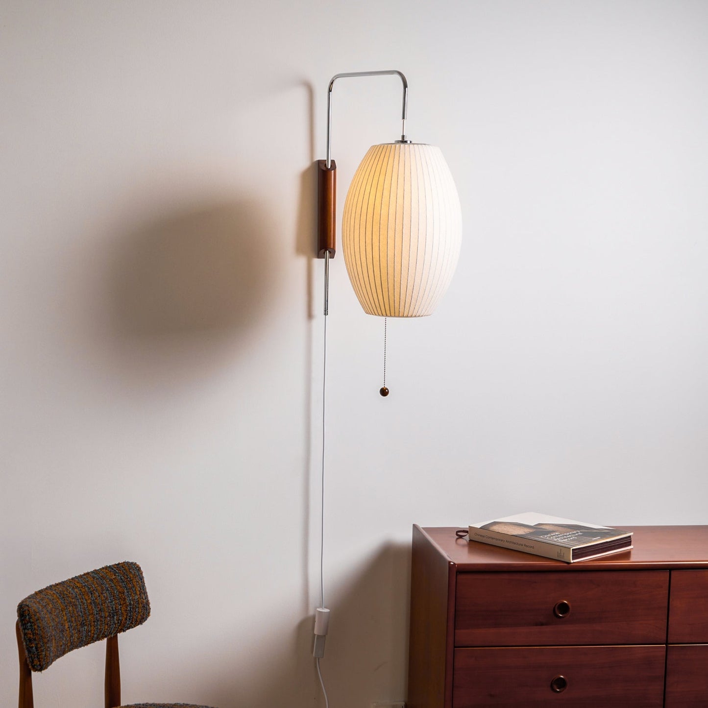 Isolde – Kreative Wandlampe in Seidenoptik