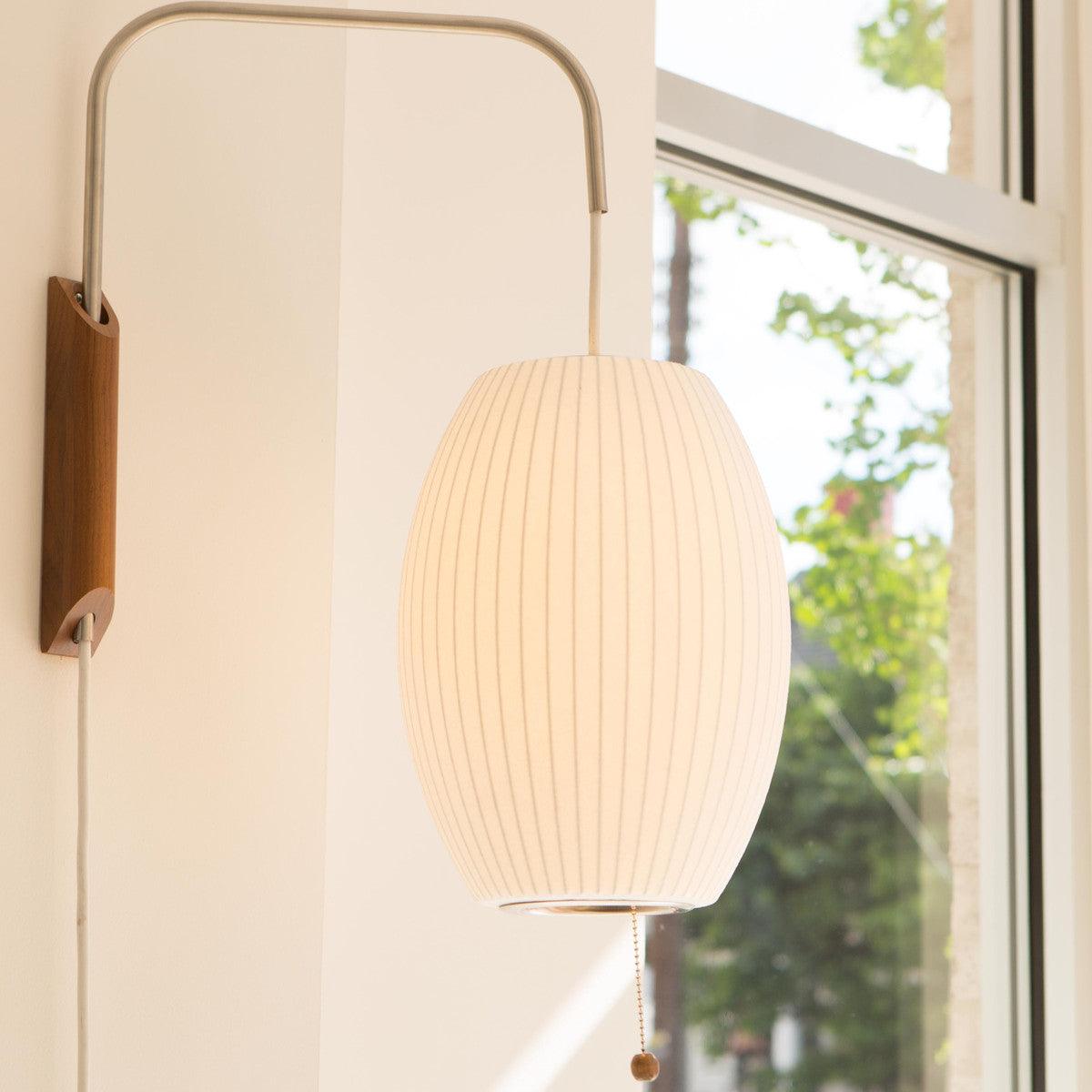 Isolde – Kreative Wandlampe in Seidenoptik