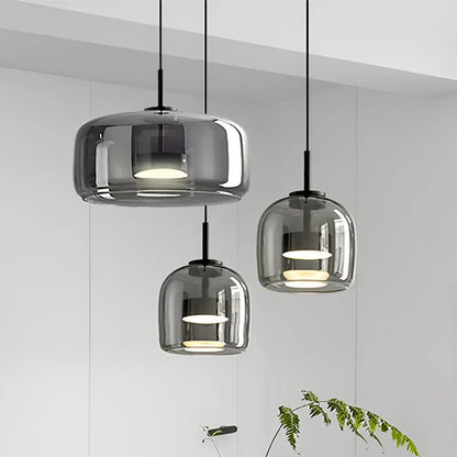 Minimalistische Hängelampe aus Glas