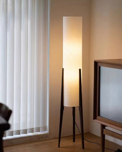 Olivia – Vintage Stehlampe aus Nussbaumholz