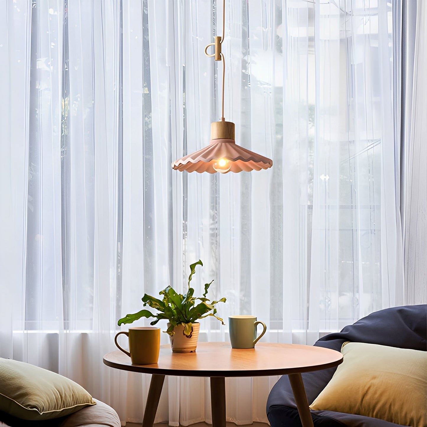 Alina – Zeitgemäßer Kronleuchter aus Resin und Holz