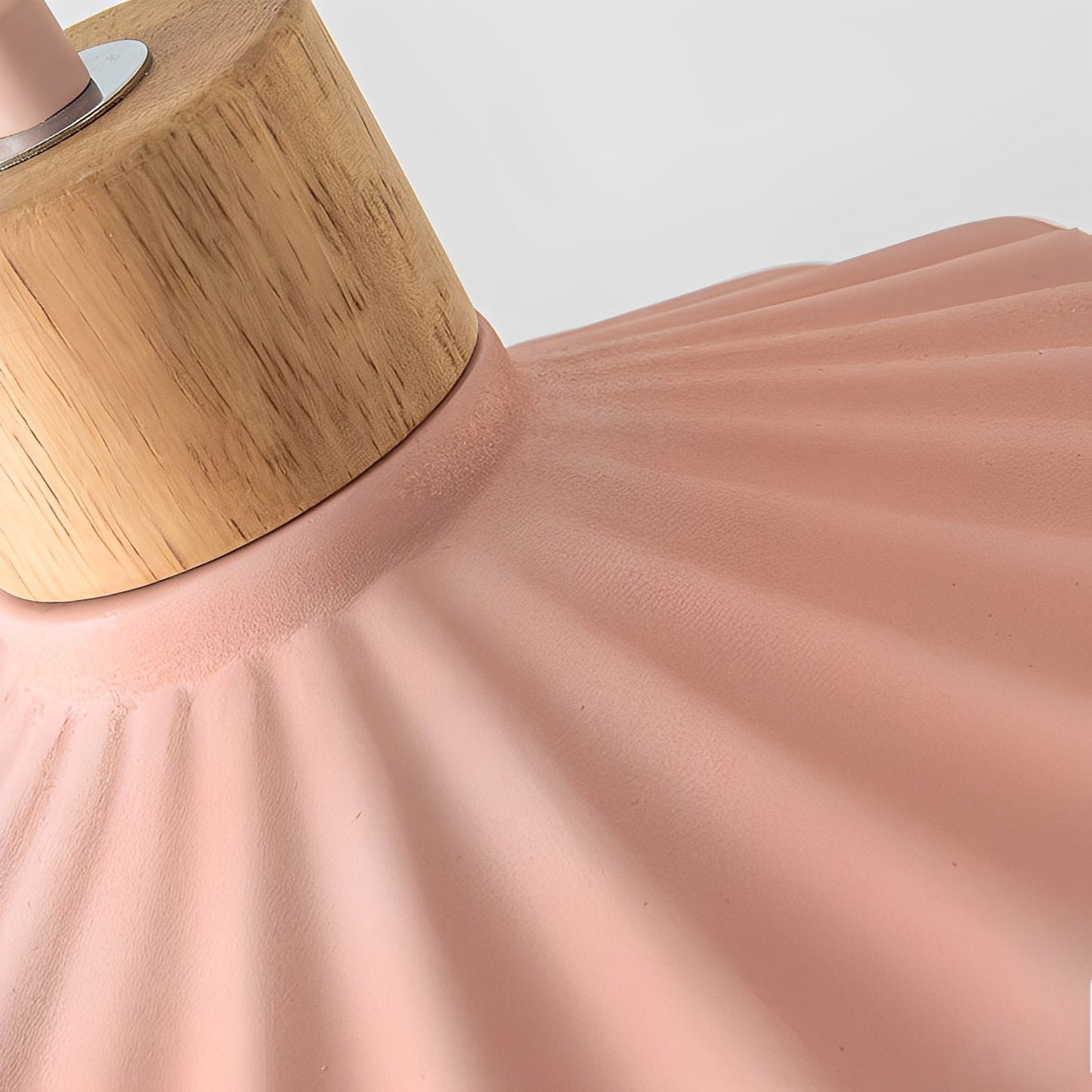 Alina – Zeitgemäßer Kronleuchter aus Resin und Holz