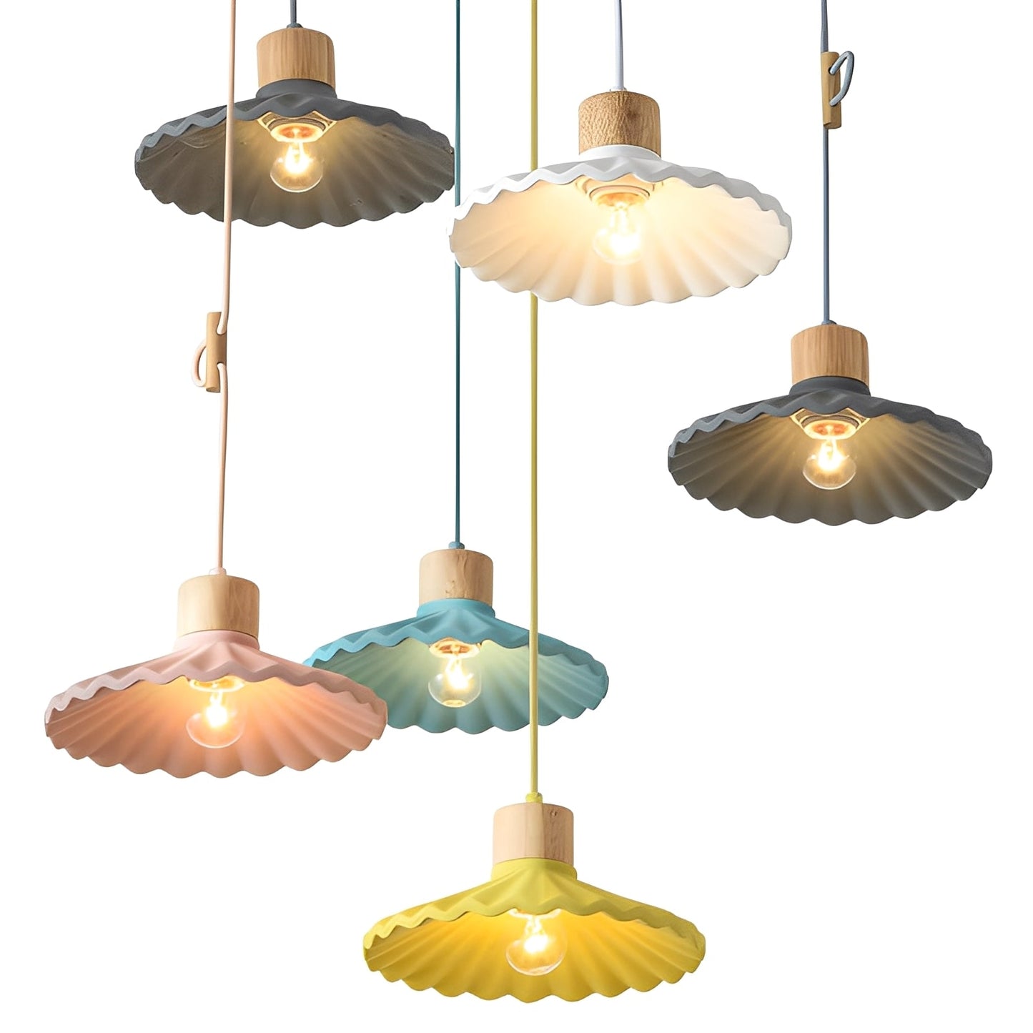 Alina – Zeitgemäßer Kronleuchter aus Resin und Holz