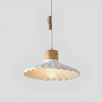 Alina – Zeitgemäßer Kronleuchter aus Resin und Holz